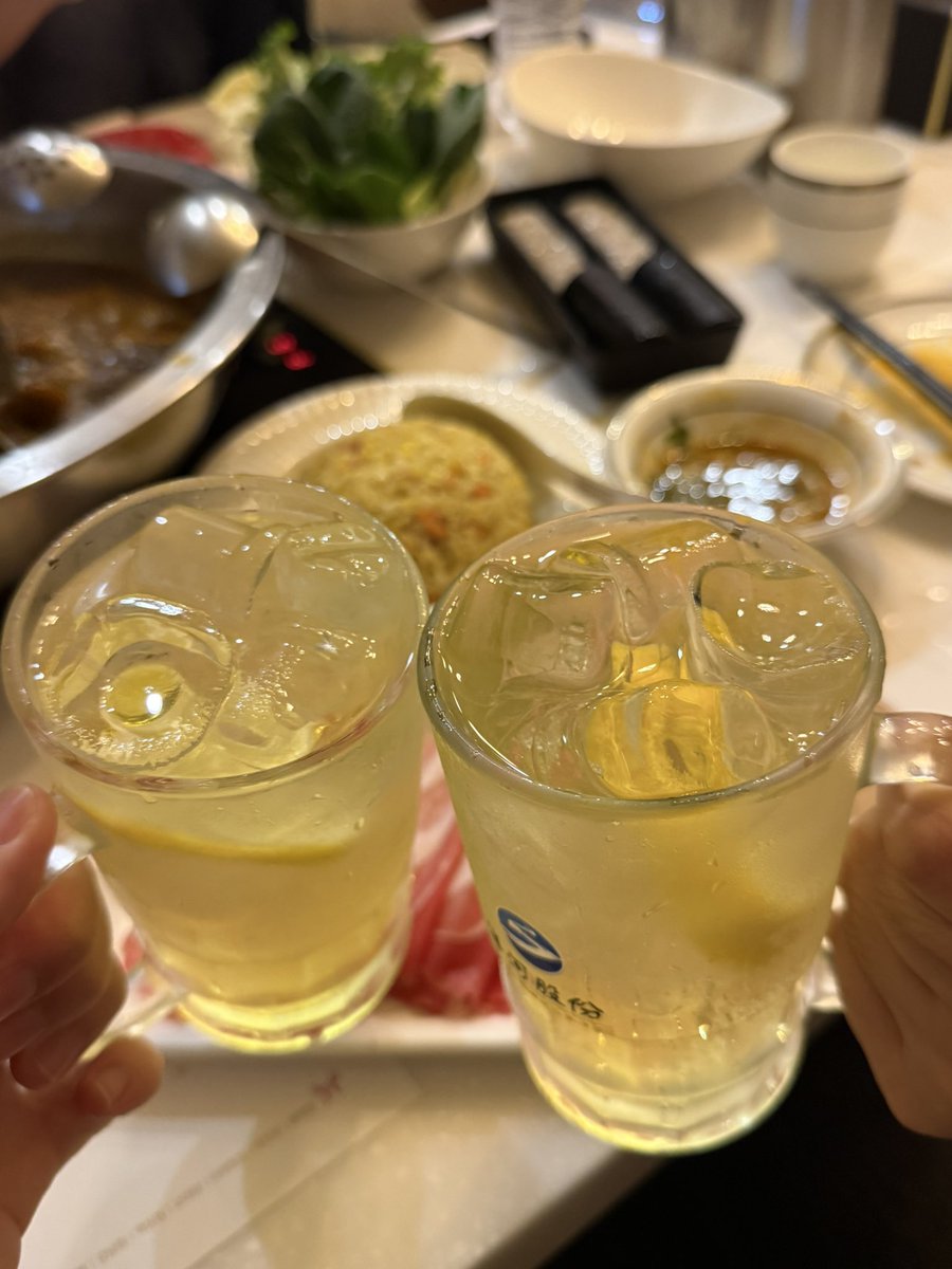 831x1O_'s tweet photo. 📍불이아

막팬 끝나고 훠궈 푸파했어요🤤
계란볶음밥에 꿔바로우까쥐~

#민지야먹고싶지 #수아는이거못먹지 #유메추 https://t.co/a4PFiwWZ2F