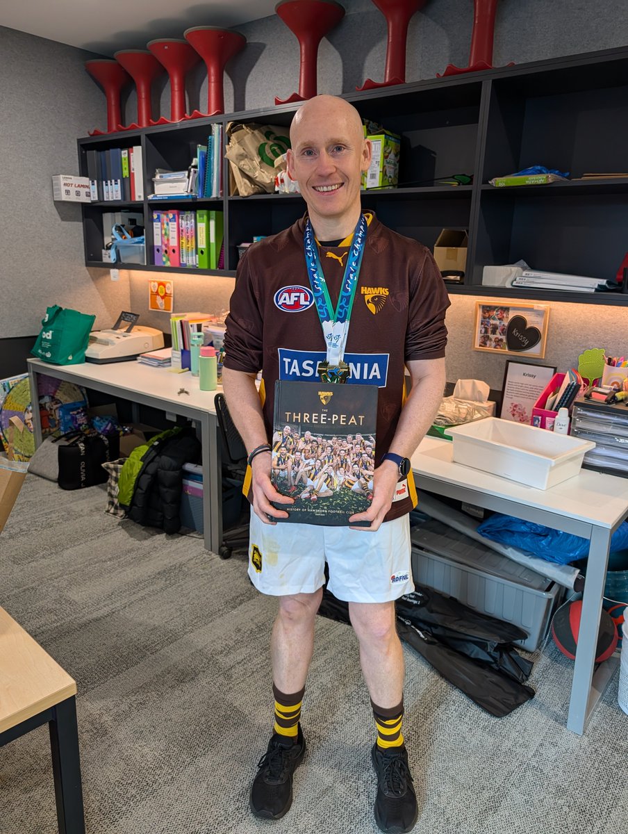 tniewm3's tweet photo. For book week this year, I came as one of my favourite players from the @HawthornFC threepeat in @davidhale_20 🤎💛

My wife said I am the shorter, plumper version but with the same amount of hair 😂 https://t.co/4wqgPY29jo