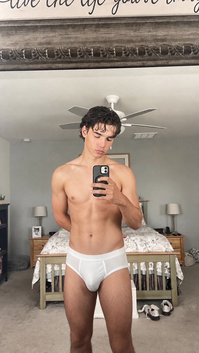 YourKingGrayson's tweet photo. first post… just a little tease 🫣 paypigs, you know where to find me. DM me and show your dom how generous you can be 💸🐷 #Findom #Findomme #Paypig #FinancialDomination #Domme #DommeLife #SpoilMe #PayPigsWanted #GFE #NSFW https://t.co/OZE4YKftlL