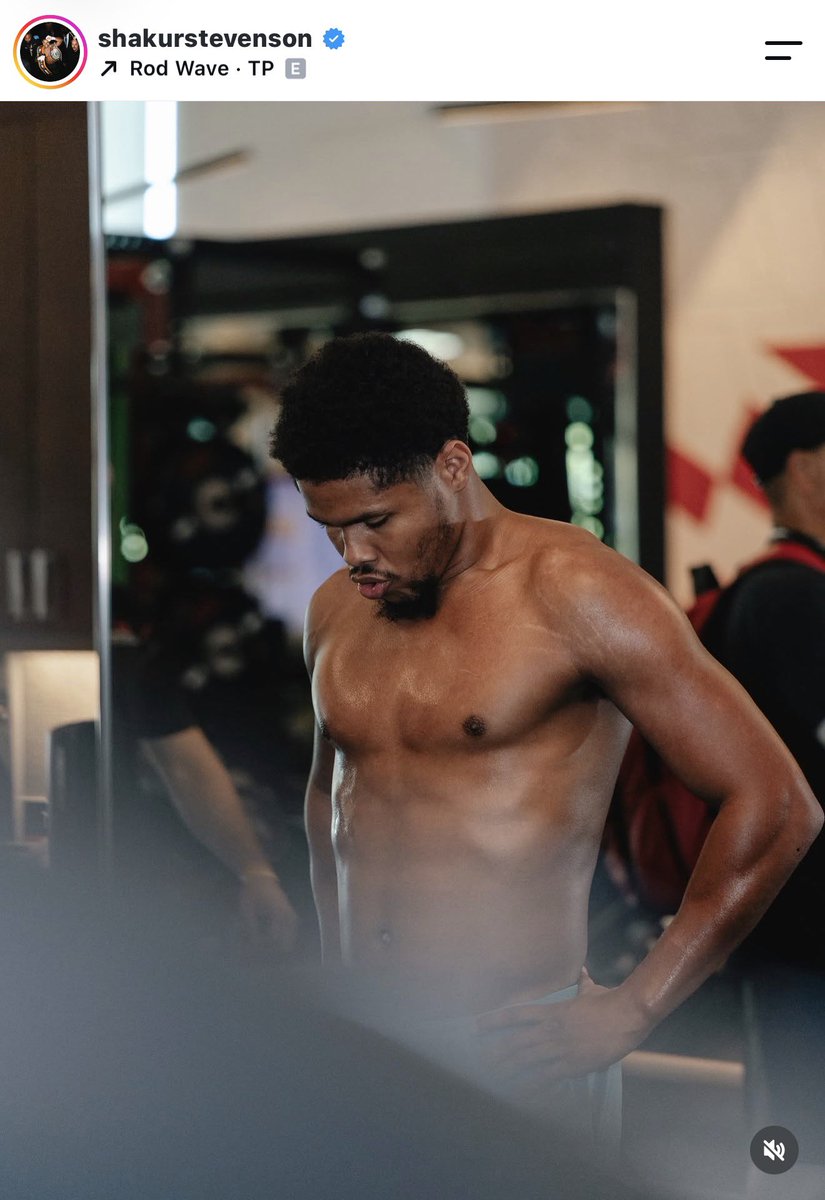 Artmanthegoat's tweet photo. Can’t believe this grown ahh 30 year old man convince yall he’s 135 pounds 😂

He need to be fighting Haney at 147 and stop playing 

https://t.co/z0OVFbpMij https://t.co/Oz8tAKHTMB