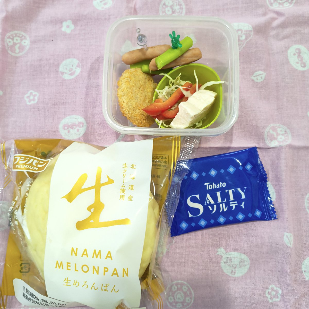 goodluck0622's tweet photo. おはようございます
8/31 #女子高生弁当　65
#お弁当記録

好きなYouTuberが秋田を旅したという動画アップした…
しかも、秋田楽しかったという後日談の動画も
すぐ目の前にいたなんて…
もしかしたら会えたのに…
もしかしたら話出来たかも…
教えてよぉ😭

と意味も無く落ち込んだ週末と週の始まり https://t.co/dace8hZNVD