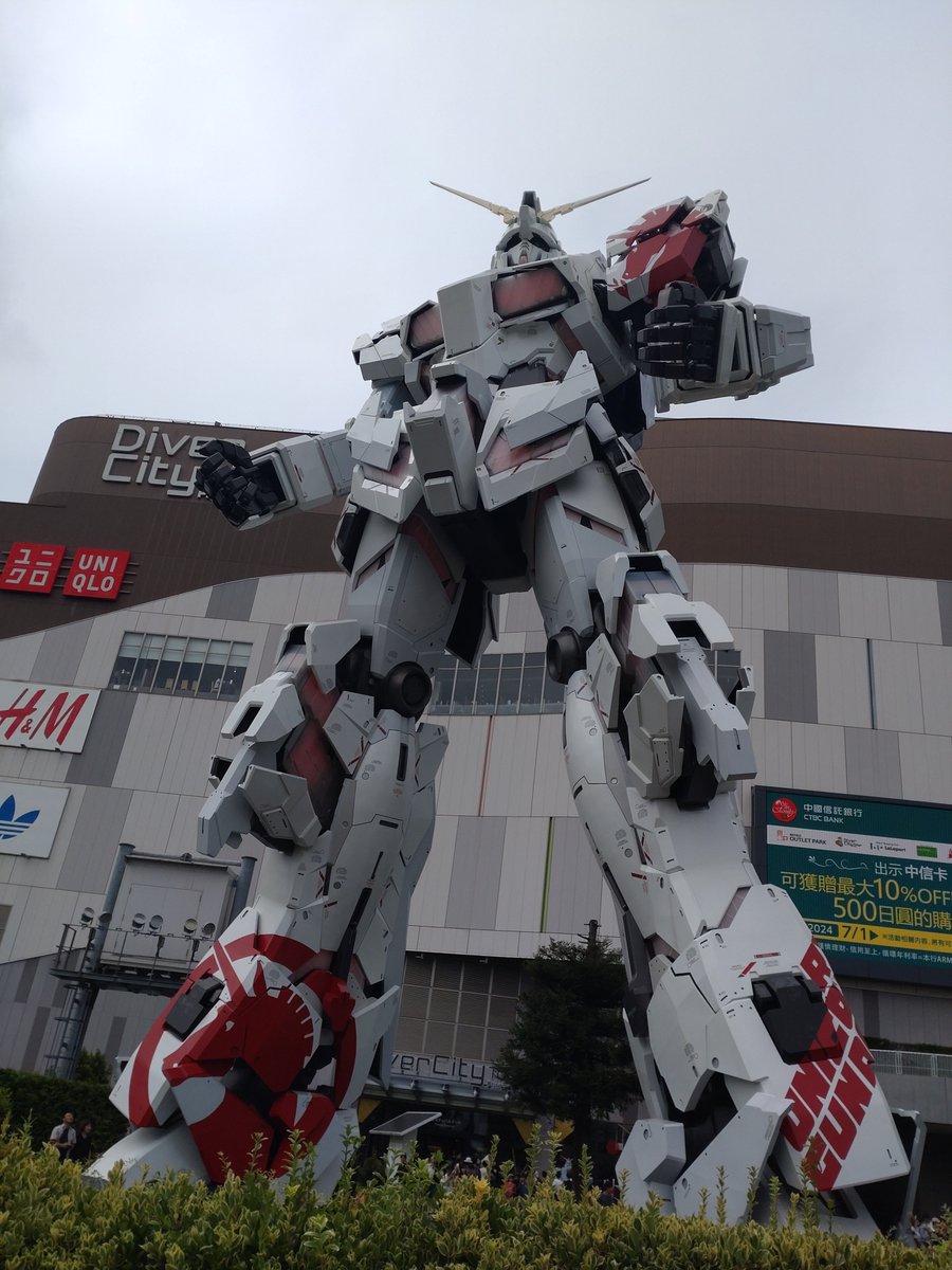 TOYTFTOY's tweet photo. ガンダム好きな息子と帰りにお台場に寄って、ラスト１日前のユニコーンガンダムを観てきました〜！
なくなるとなると寂しくなりますね〜😢
※ちなみに息子のリクエストで全部の立像（息子が産まれてから）はコンプリートしました。

#ユニコーンガンダム
#お台場
#コロコロ魂 https://t.co/0n0Tcyfo6n