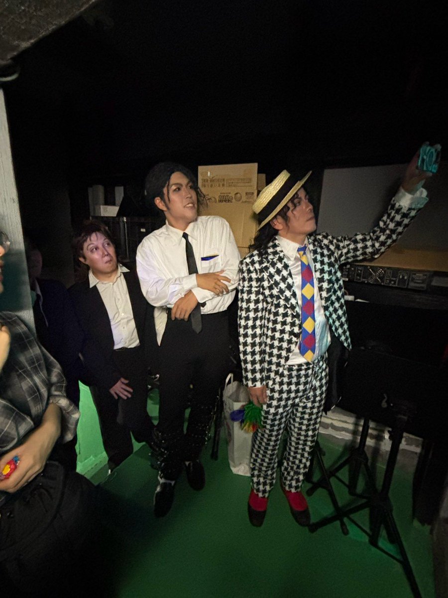 bluetree_mj's tweet photo. #MJDanceParty　にSaySaySayで参加しました。
去年の年末から準備してかなりの難産でしたが素敵な作品になりました。プロデュースしてくれたPorter先生、見事なポールを演じてくれたRyo君、豪華な千鳥格子衣装を製作してくれたKokutoCandyさん、Wアイリーズのお二人、ウィッグのヨシノさん。感謝感謝。 https://t.co/4MJ7bwC9Cl