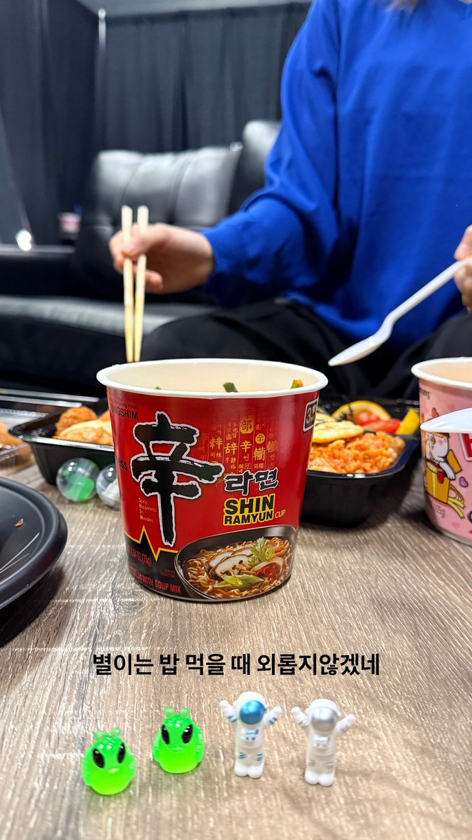 DragonKazoo77's tweet photo. 260830 solarkeem IG story
🐰 Looks like Byulyi won't be lonely while eating
#MAMAMOOinKent
#SOLAR #솔라 #MOONBYUL #문별 #WHEEIN #MAMAMOO #마마무 https://t.co/iFUcogePqU