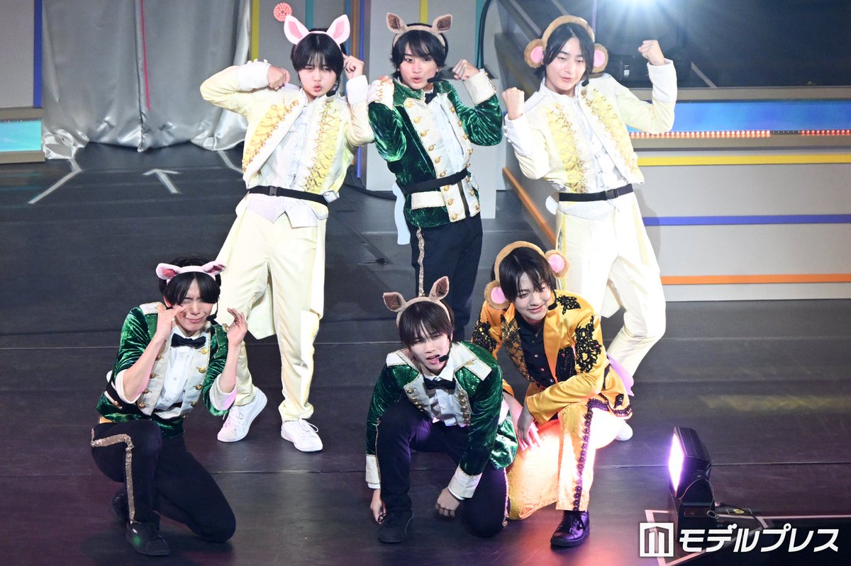modelpress's tweet photo. STARTOジュニア総勢41人
平均年齢14.3歳のフレッシュなステージ✨

中島健人手掛けた楽曲、和コーナー、特技披露、夏メドレー8曲…

📝ネタバレありライブレポ／ジュニア夏祭り
https://t.co/ToqbmwmzoY

阿達慶
💬「この事務所が好きで、誇りで、今すごいたくさんのアイドルの方がいらっしゃいますけど、僕たちはここでしかできないことがあるから、ここに居続けているんだと思っています。この事務所にこだわる理由の一つに、皆さんの応援があります」