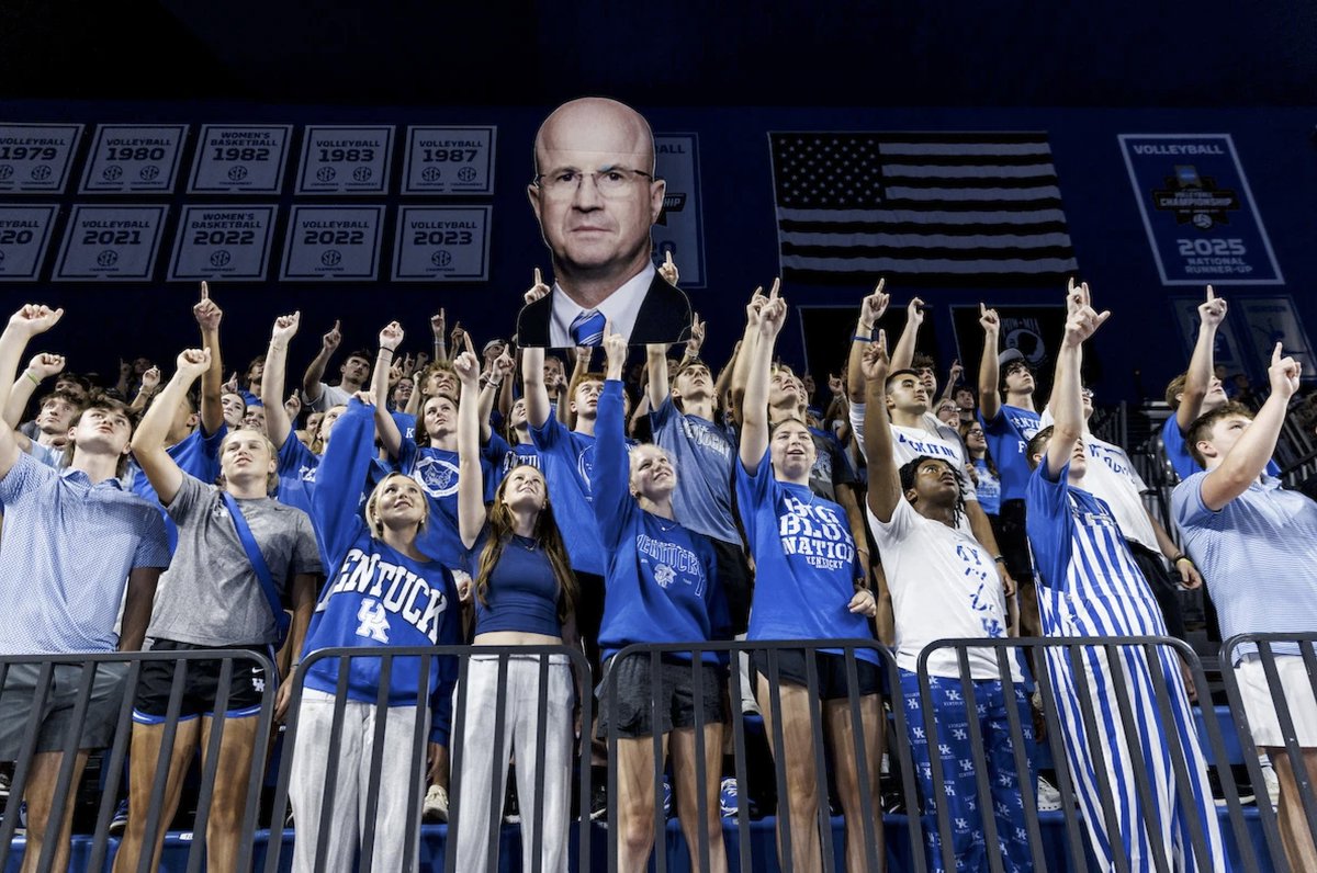 TeamWildcat's tweet photo. Our kind of home court advantage! Let’s keep this energy rolling all season Wildcats! 💙🏐

#WeAreUK | #BBN https://t.co/XlIa29yGUy