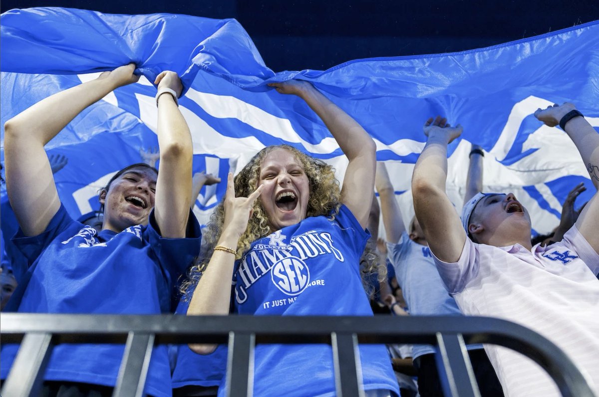 TeamWildcat's tweet photo. Our kind of home court advantage! Let’s keep this energy rolling all season Wildcats! 💙🏐

#WeAreUK | #BBN https://t.co/XlIa29yGUy