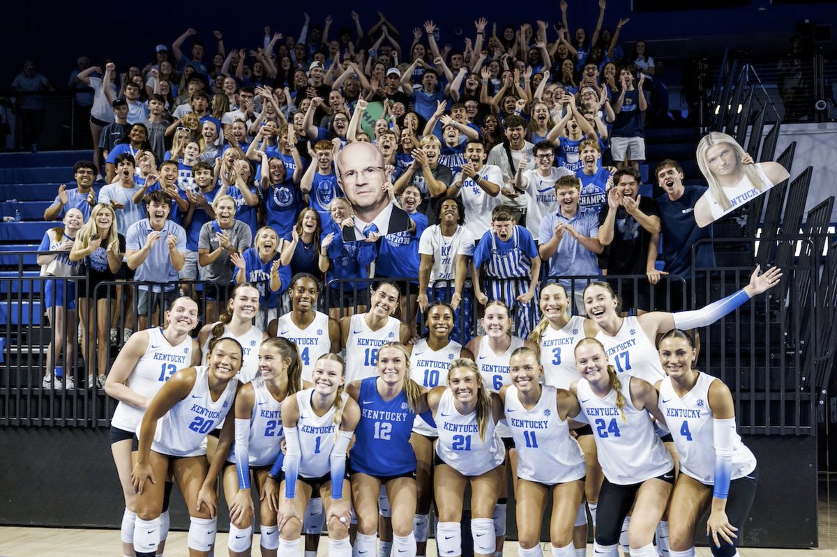 TeamWildcat's tweet photo. Our kind of home court advantage! Let’s keep this energy rolling all season Wildcats! 💙🏐

#WeAreUK | #BBN https://t.co/XlIa29yGUy
