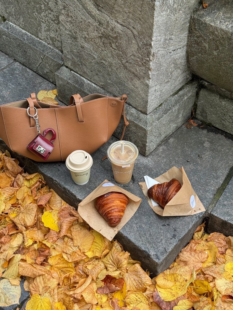 purelivn's tweet photo. autumn in just around the corner 🍂🍁 https://t.co/KUemb60M2k