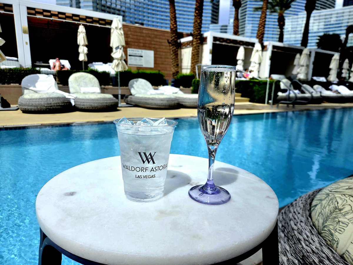 jaydee_757's tweet photo. Vacation continues… enjoying the PROFITS last cycle! 🥂💯

Got the Waldorf Astoria pool all to myself! CHEERS! 

#FinancialFreedom 🙏🥂
#NextCycleWillBeBETTER! #Crypto #btc #xrp https://t.co/vVjpj9Twcu