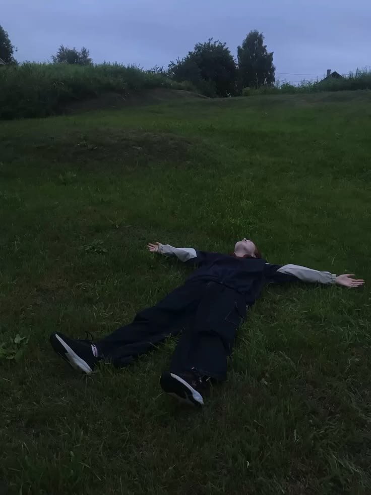 hadimafeilen's tweet photo. BRO PASSED OUT IN THE PARK AFTER I BEAT HIS ASS WHAT A LOSERRRRR @revlsanti 🤣🤣 https://t.co/AP231GX3pR