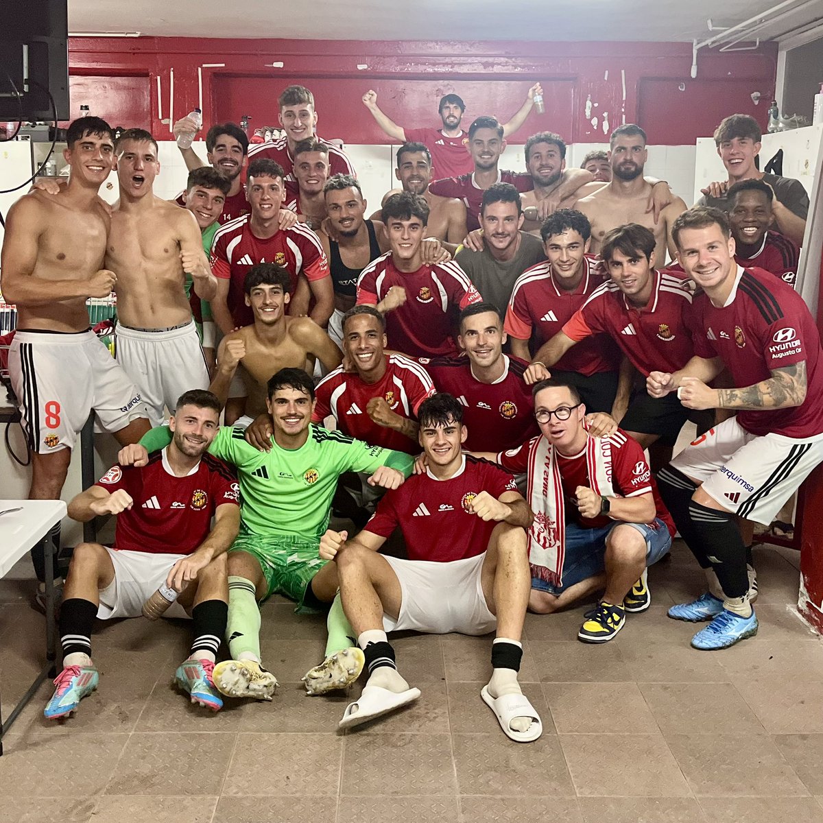 NASTICTARRAGONA's tweet photo. 📸 Per a vosaltres, 𝒏𝒂𝒔𝒕𝒊𝒒𝒖𝒆𝒓𝒔 🔴⚪️⚫️ https://t.co/t4t8AGwjqa