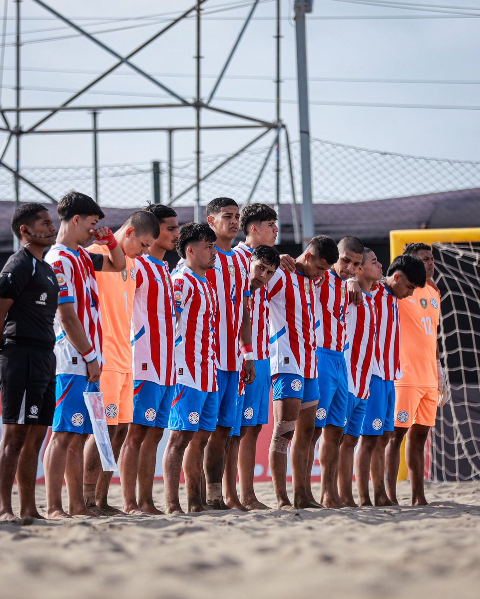 lospynandipy's tweet photo. ¡Los Pynandi son bicampeones!

La Albirroja venció a Brasil en la final 5-0 y conquista por segunda vez la CONMEBOL Sub 20 Fútbol Playa.

🔗 https://t.co/jKP4IBavEV
📸 @CONMEBOLtorneos 

#FamiliaPynandi 👣
#VamosParaguay 🇵🇾 https://t.co/yLKx4P34Lq