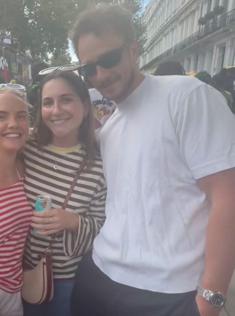 drewozgeeeeee's tweet photo. them in london at the same time when @drewlacia https://t.co/Ez01sphySt