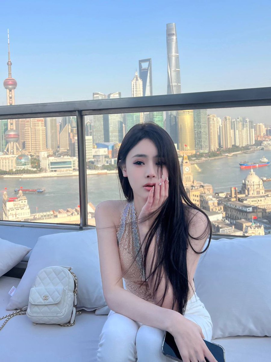 cesarsobalperez's tweet photo. 🦗🦠🦪🦥爱丁堡与格拉斯哥麦芽香里启程，揉利物浦精酿、曼彻斯特肉派门上、利兹布丁与伯明翰汇聚的烟火。巴黎松露邂逅马赛鱼汤城市的区域，迪拜椰枣撞进新加坡辣椒蟹。东京怀石、纽约丶首尔炸鸡在霓虹下狂奔，穿越雾夜的炸​​鱼，融化在悉尼生蚝的顶级鲜甜。 https://t.co/S56aXpM5Q6