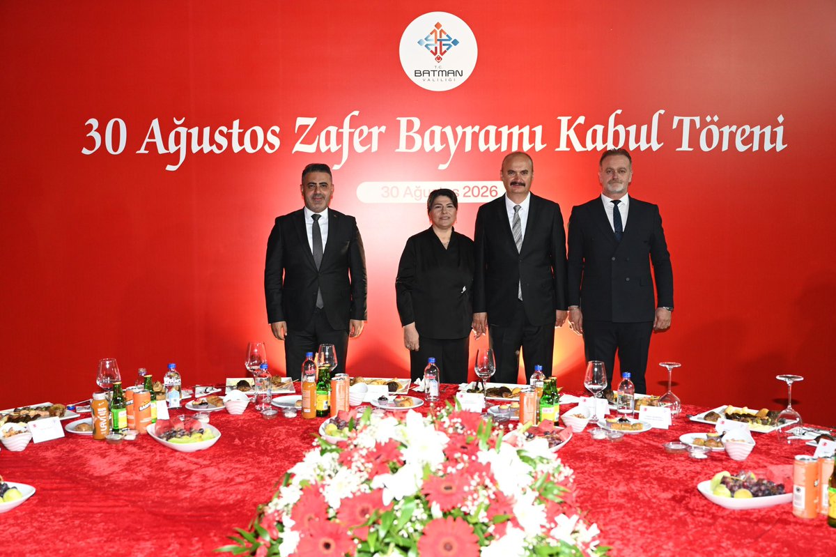 Ramazanntoy's tweet photo. 🇹🇷 30 Ağustos Zafer Bayramımızın 104. yıl dönümü münasebetiyle, Batman Valimiz Sayın Ekrem Canalp’ın ev sahipliğinde düzenlenen resepsiyona, İl Başkanımız Sayın Muhammed Arif Çetin’in öncülüğünde katılım sağladık.

Başta Gazi Mustafa Kemal Atatürk ve silah arkadaşları olmak üzere, bu büyük zaferi bizlere armağan eden tüm kahramanlarımızı rahmet, minnet ve şükranla anıyoruz.

30 Ağustos Zafer Bayramımız kutlu olsun! 🇹🇷

#30AğustosZaferBayramı #Batman #MHP #Türkiye