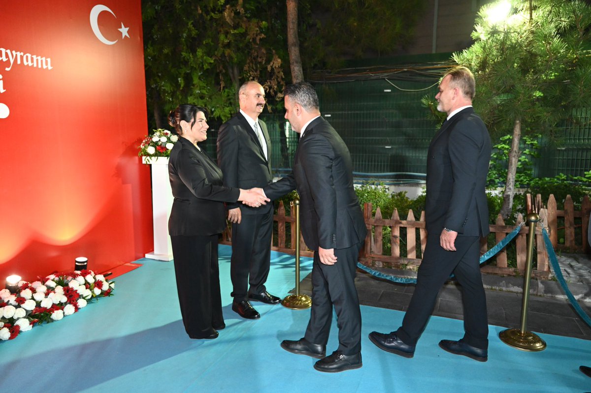 Ramazanntoy's tweet photo. 🇹🇷 30 Ağustos Zafer Bayramımızın 104. yıl dönümü münasebetiyle, Batman Valimiz Sayın Ekrem Canalp’ın ev sahipliğinde düzenlenen resepsiyona, İl Başkanımız Sayın Muhammed Arif Çetin’in öncülüğünde katılım sağladık.

Başta Gazi Mustafa Kemal Atatürk ve silah arkadaşları olmak üzere, bu büyük zaferi bizlere armağan eden tüm kahramanlarımızı rahmet, minnet ve şükranla anıyoruz.

30 Ağustos Zafer Bayramımız kutlu olsun! 🇹🇷

#30AğustosZaferBayramı #Batman #MHP #Türkiye