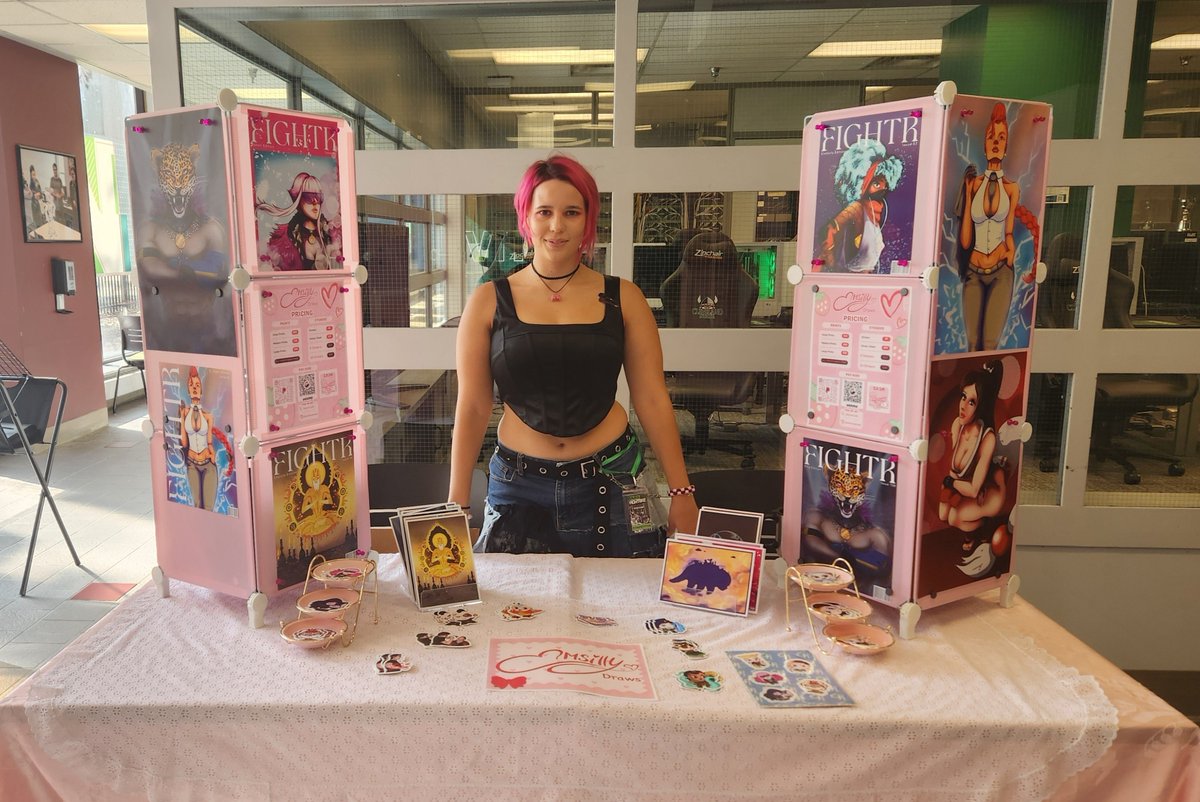 Emsilly44's tweet photo. First ever art table and it means the world! Thank you everyone who came out and supported my dream, I cant express how thankful I am to do this! Shoutout to @cleveland_fgc and CSU for allowing me this opportunity🤗 https://t.co/80ZH71oMuY