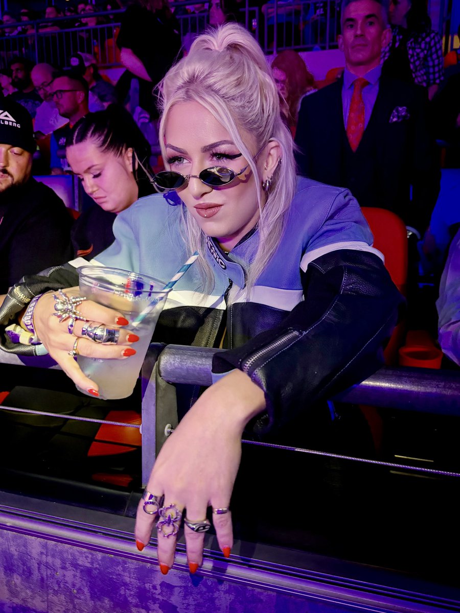 toxic_thekla's tweet photo. i see you.. 🏆👀 https://t.co/HMaYZuXBXC