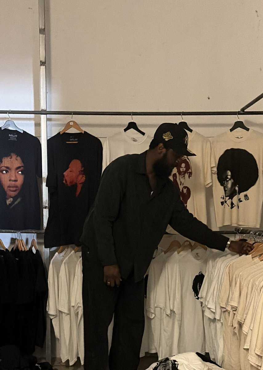 MrDontoh's tweet photo. DAY 2.
CURATED MY FIRST EVER POP-UP STORE IN PORTUGAL FOR MS.HILL.

FYI IN ONE OF THE MOST HISTORIC VENUES IN LISBON.

VINHO E AMIGO O MAIS ANTIGO
PAO E VINHO ANDA CAMINHO. https://t.co/SsPU2Jk8ho