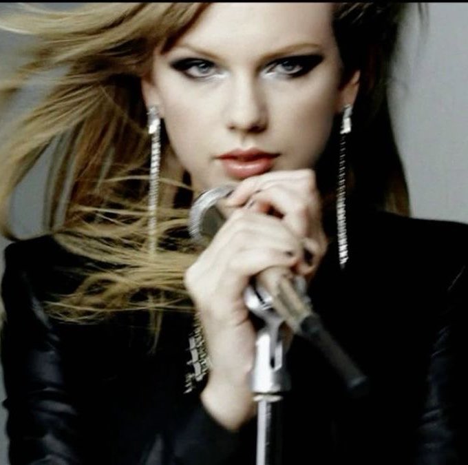 updatecultura's tweet photo. Taylor Swift estaria trabalhando em seu 13º ÁLBUM, com sonoridade ROCK, para setembro ou novembro de 2028, segundo um insider. https://t.co/B57EjW81uF