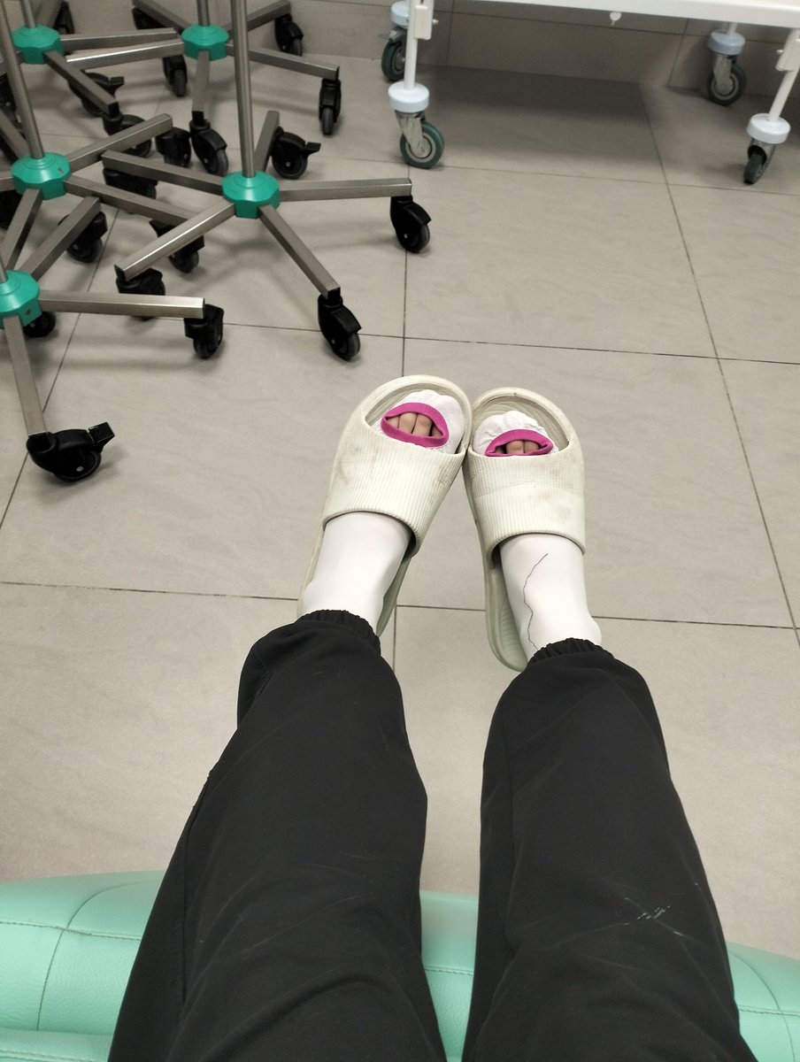 Satanavpechaly's tweet photo. И вот в предверии нового года я еду в мск и начинается обратный отсчет https://t.co/O1eSatZ8qs