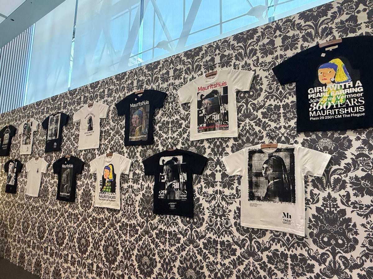 TokyoArtBeat_JP's tweet photo. 【美術館のグッズ】「フェルメール《真珠の耳飾りの少女》展」（大阪中之島美術館）で見つけた、編集部おすすめグッズ10選
https://t.co/eGyuhm7o1D

ミッフィーグッズや、ぷくぷくシール、サクマドロップスなど多彩なアイテムが登場👀 https://t.co/lzhCiAPJyc