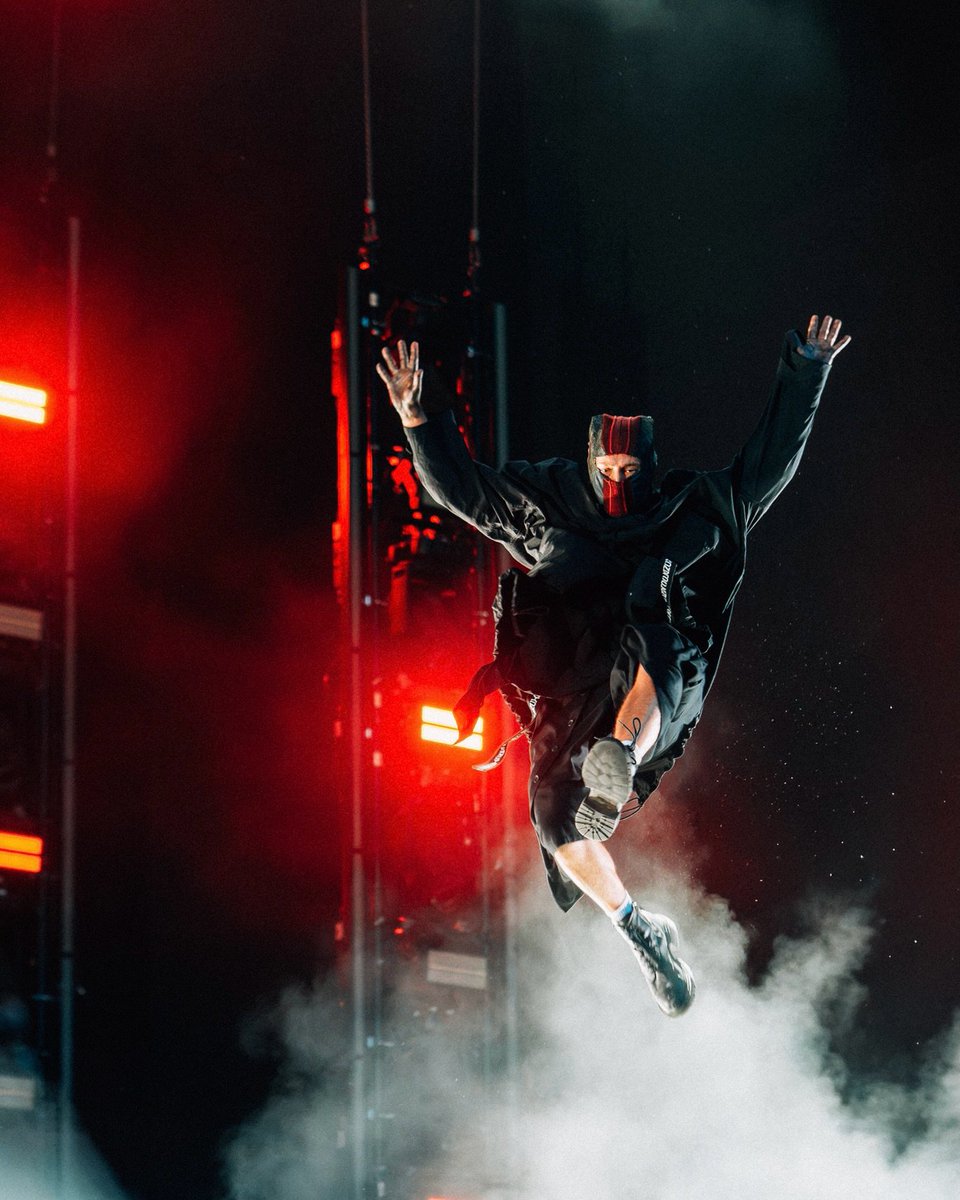 plcliquenews's tweet photo. „They are @twentyonepilots and so are you ❤️‍🔥 

Thank you for everything |-/”

📷 allpointseastuk • Instagram https://t.co/9S8qbV0Cij
