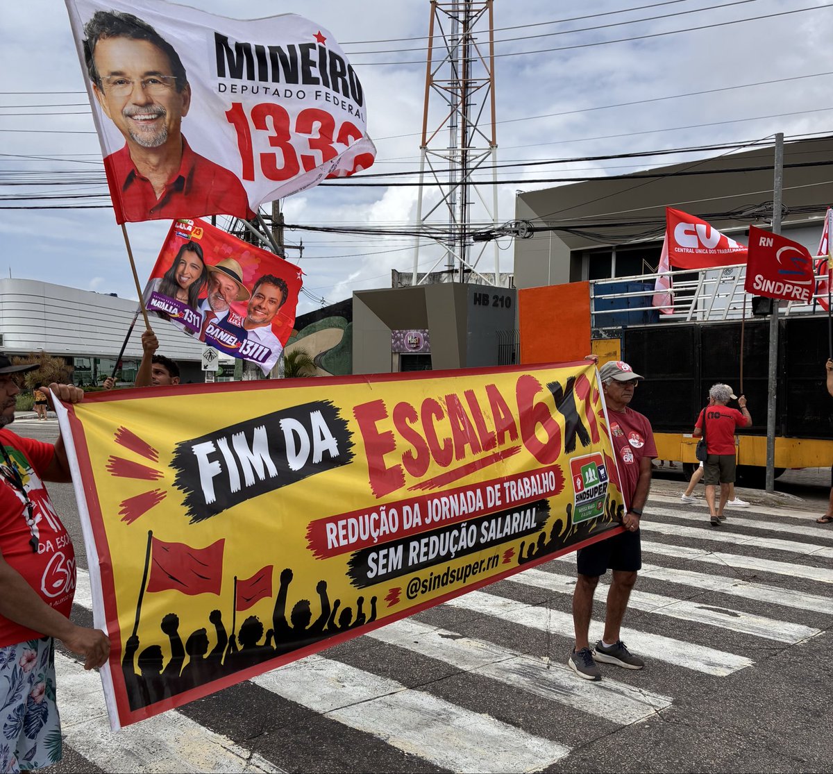 ProfChagas's tweet photo. #contra a Escala 6x1
O deputado Mineiro 1333 e a deputada Divaneide Basílio • 13613 em defesa dos trabalhadores e trabalhadoras, no parlamento e nas ruas. https://t.co/P5eqMpivRI