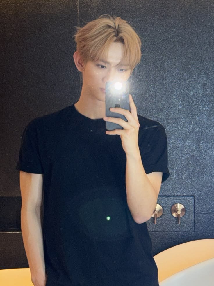 bubblyunseo's tweet photo. first selca day after a while yay :3
#ndsd #NdcloSelcaDay #유승언 #YOOSEUNGEON @AND2BLE https://t.co/n9BxMLtFpi