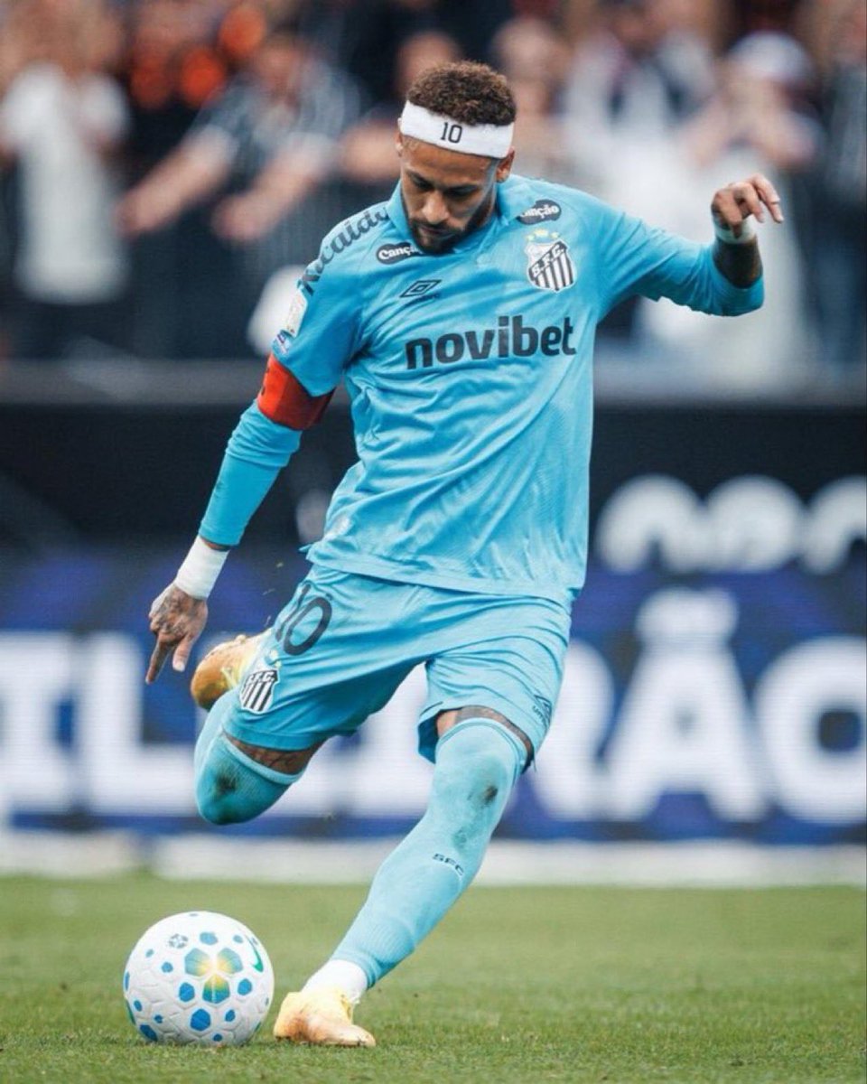 crsxsa's tweet photo. - Skipped all of training this week
- Paid off Santos transfer ban
- Signed Arthur Melo &amp; Emerson
- Headed to the game
- Wore Depay's headband to ktroll
- Assisted the winning goal against Santos rivals
- Went home to play poker

Just another ordinary week in Neymar's life https://t.co/dxYwxhE4zL