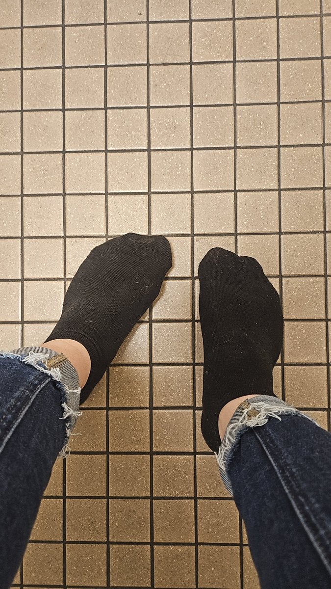 Arhyanppuy's tweet photo. See what's underneath! A surprise just for you. 😘
Find me on OnlyFeet 
sunny_rings3029 https://t.co/udQiSnHdlx