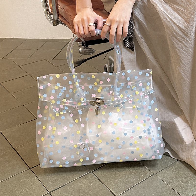 ershaur's tweet photo. TERNYATAAA tas totebag jelly firkin yang viral itu ada yang motif polkadot. gemes bgttt, langsung pengen punya satu‼️‼️

https://t.co/veDLlNL6xX

#belanja #bealanja #jellyfirkin #totebagjelly https://t.co/a9wUyeGUS7