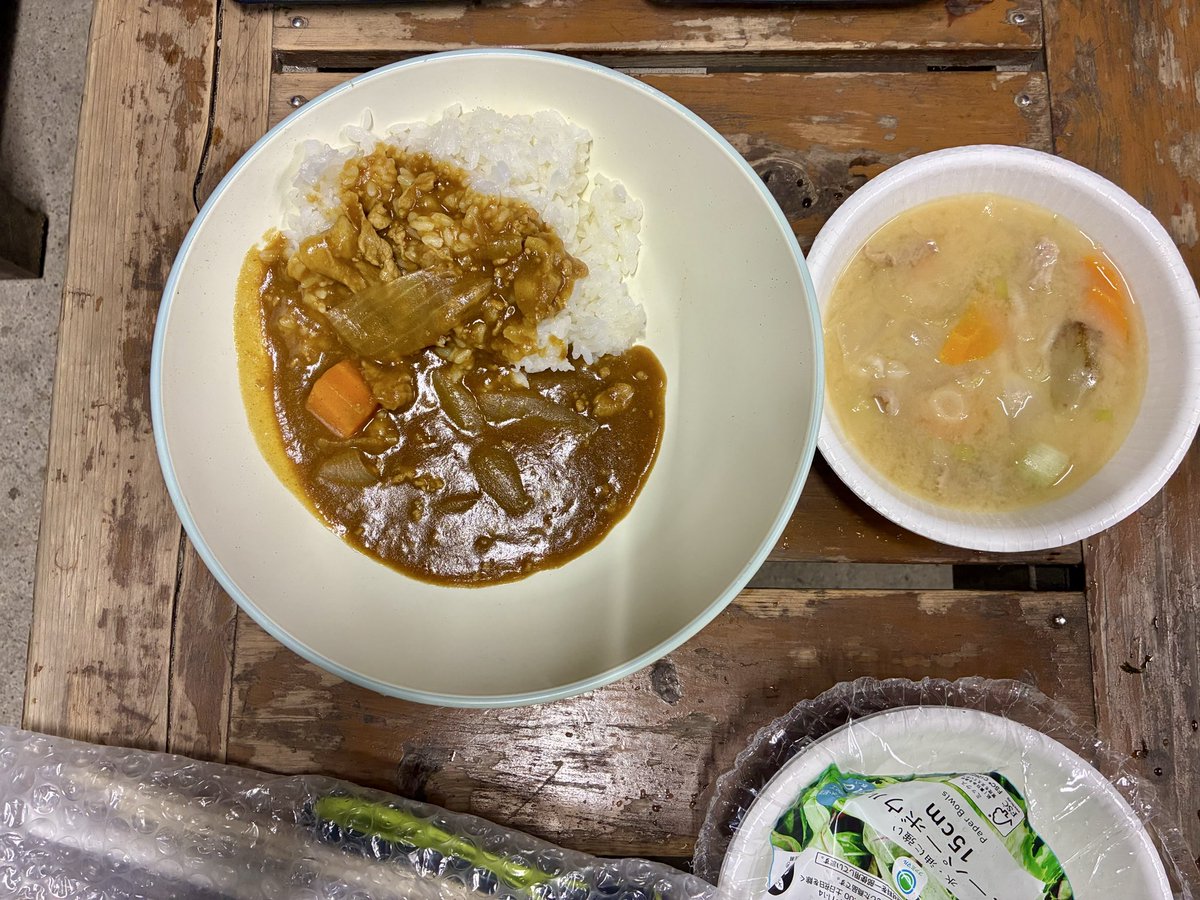 SKAHAY's tweet photo. 土日は YSP横浜戸塚のキャンプツーリングに参加。
夜はずっと☔️で30年ぶりに封印を解いたテントは若干雨漏り😅

初めて一晩中雨ざらしに晒されたバイクは帰り道でスマートモニターがお亡くなりになりました。

でも楽しかったから🙆🏻‍♂️ https://t.co/5mhn24yWfp