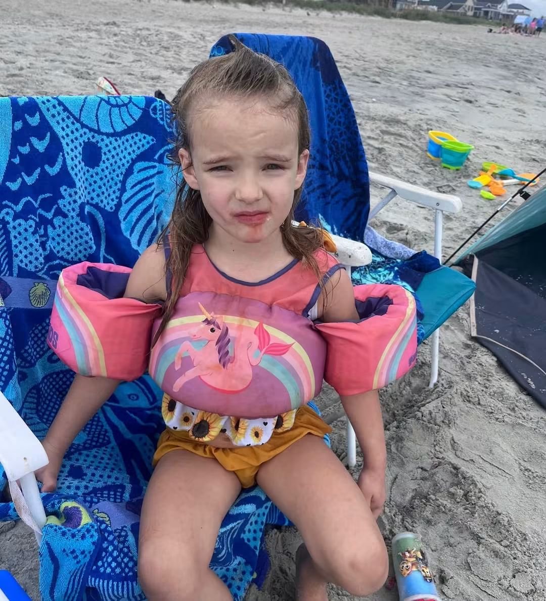 Real_Ames's tweet photo. 🚨 URGENT SEARCH UNDERWAY FOR MISSING 5-YEAR-OLD GIRL IN SOUTH CAROLINA 🚨

An intensive search is underway for 5-year-old Sailor Hayes, who authorities say wandered away from a home on Old Waccamaw Drive in the Hagley community near Pawleys Island.

Sailor is 3 feet, 6 inches tall with blond hair and blue eyes. She was last seen wearing a light-blue one-piece bathing suit and a pink-and-white lanyard around her ankle.

Her family is not from the area, and Sailor is nonverbal. She may not respond when her name is called.

Deputies, firefighters, K-9 teams, divers and marine patrol crews are searching the surrounding neighborhood, shoreline, docks and water. Drones, boats and a Charleston County Sheriff’s Office helicopter equipped with Project Lifesaver technology have also joined the effort.

Authorities are asking everyone nearby to carefully search their property and review footage from doorbell and security cameras. Please check yards, sheds, garages, vehicles, boats, docks, wooded areas and anywhere a small child might hide.

If you encounter Sailor, approach her slowly, smile and speak in a calm, gentle voice. Do not assume she will answer when called.

Anyone who sees Sailor or has information about her whereabouts should call 911 immediately.

Please share—especially if you live in Georgetown County or the Pawleys Island area. Let’s help bring this precious little girl home safely. 🙏