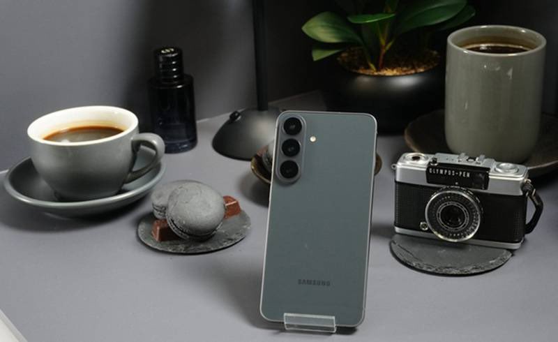 DiarioHouseCom's tweet photo. @SamsungLatin 
📱🔥 Samsung Galaxy S26 FE impulsa experiencia premium con One UI 9

🔗 https://t.co/LnHbPhH71U

#DiarioHouse #Samsung #GalaxyS26FE #OneUI9 #Tecnología #Innovación #Smartphones #Honduras https://t.co/5BtAMXqtJb
