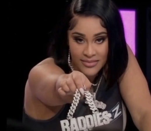aarynnichole's tweet photo. YASH PATEL COME GET YOUR BADDIES CHAIN !!!!!!!!!! #BB28 https://t.co/qxi4aircOw