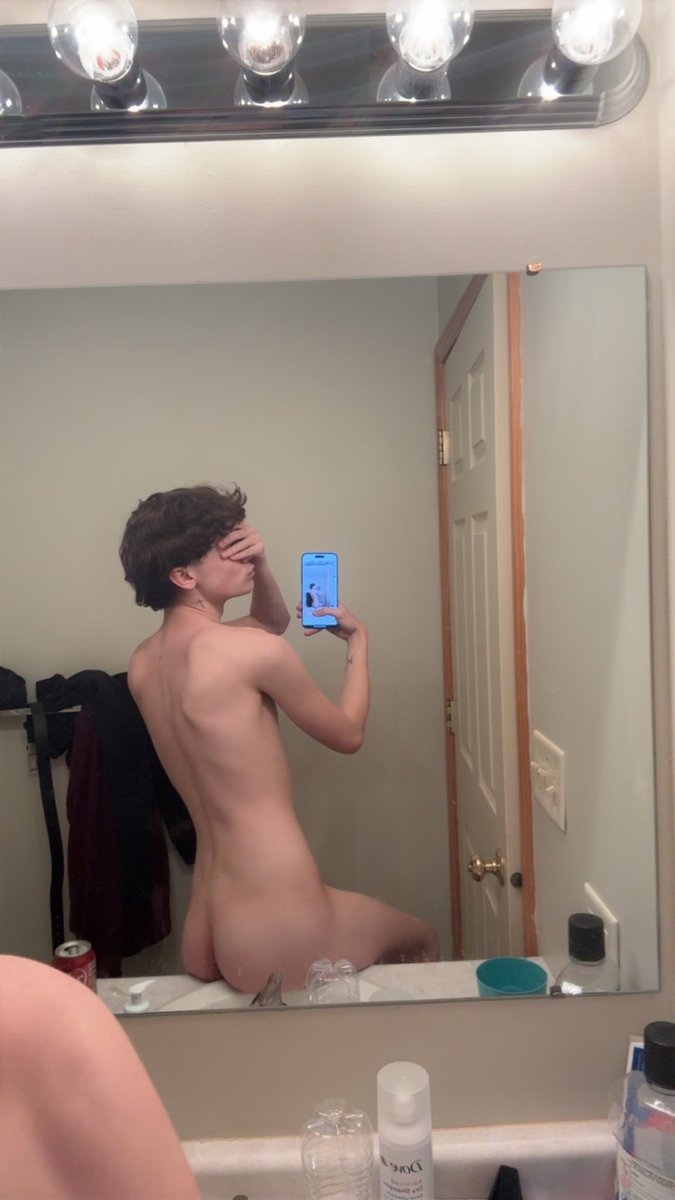 EvanKing101's tweet photo. Where is a man that can properly fck me mannn 
#horny #nsfwtwt https://t.co/AdygNAioHT