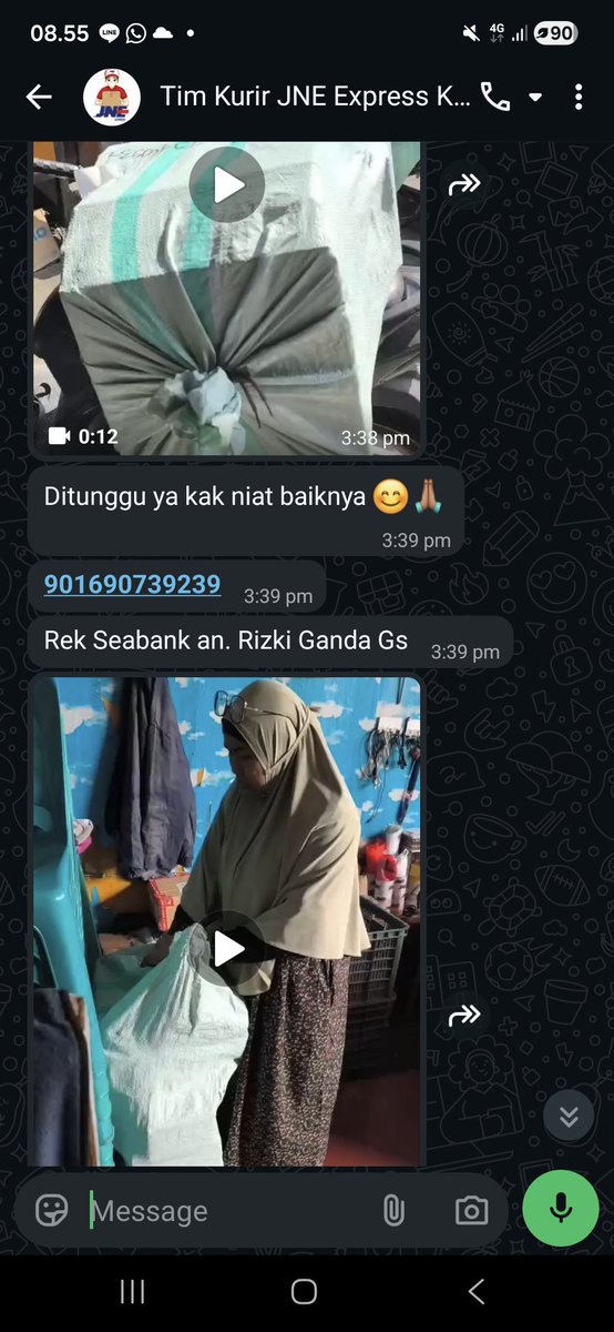 AnggiNelva's tweet photo. @JNECare @JNE_ID @jne Bukti, dan krn saran owner lain, kadih aja sebagai last tip. Aku akhirnya tf 15k ke dia.
Setelah inii ada jadwal pick up tgl 28 agst. Tapi waktu pick up dia marah" dan bener bener ga sopan. Dia nanya totalnya brp, aku jawab 12 krn blm siap smua. Dia langsung blng gabisa dan pergi https://t.co/ivZMeUl2lN
