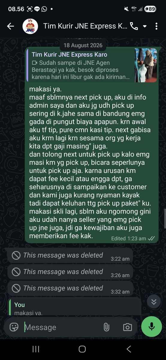 AnggiNelva's tweet photo. @JNECare @JNE_ID @jne Bukti, dan krn saran owner lain, kadih aja sebagai last tip. Aku akhirnya tf 15k ke dia.
Setelah inii ada jadwal pick up tgl 28 agst. Tapi waktu pick up dia marah" dan bener bener ga sopan. Dia nanya totalnya brp, aku jawab 12 krn blm siap smua. Dia langsung blng gabisa dan pergi https://t.co/ivZMeUl2lN