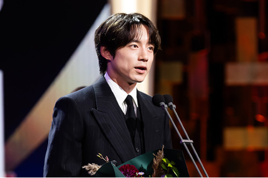 MUGENenter's tweet photo. 🏆 【SDA】歴代の日本人受賞＆登壇レジェンド
オダギリジョー
草彅剛 
坂口健太郎 
三浦春馬 
横浜流星 
神木隆之介 
八木勇征 
小林薫 
桐山漣 
大谷亮平 
松重豊 
藤井美菜

今年は長谷川博己、赤西仁、川口春奈、亀梨和也の中で誰が登壇すると思いますか？
ぜひ予想をリプで教えてください💬✨ https://t.co/EHt2yl1caW