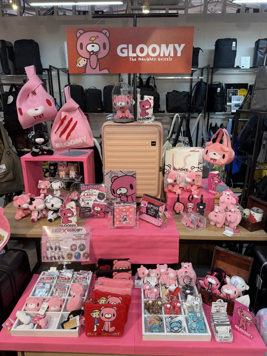 official_gloomy's tweet photo. ／
公式特別認定ショップ「パワープッシュ店」情報📢‼️
＼

全国にOPENしたパワープッシュ店🌟
本日は北海道・東北地方の店舗情報をご紹介！
お近くにお住まいの方必見です👀✨

◼︎北海道・東北地方
https://t.co/ecp3jnPvoi

みなさまのご来店心よりお待ちしております🐻🩷

※店舗によってはお取り扱いのない商品もございます。詳しいお取り扱い商品は各店舗店頭でご確認ください。
※商品によっては、キャンペーン開始時に店頭に並ばない可能性がありますので、在庫についてはお近くの店舗様へお問い合わせください。
※写真の店舗は代表店舗の写真になります。店舗によってはお取り扱いのない商品もございます。詳しいお取り扱い商品は各店舗店頭でご確認ください。

#グルーミー
#gloomybear
#いたずらぐまのグルーミー