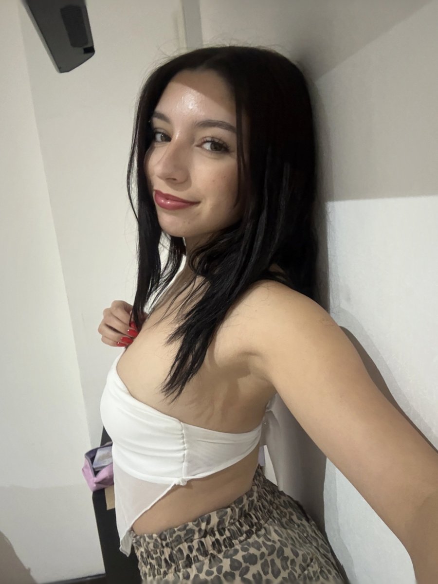 darlingbreeze8's tweet photo. current mood: feeling adorable ✨ https://t.co/OquXUN0a9R