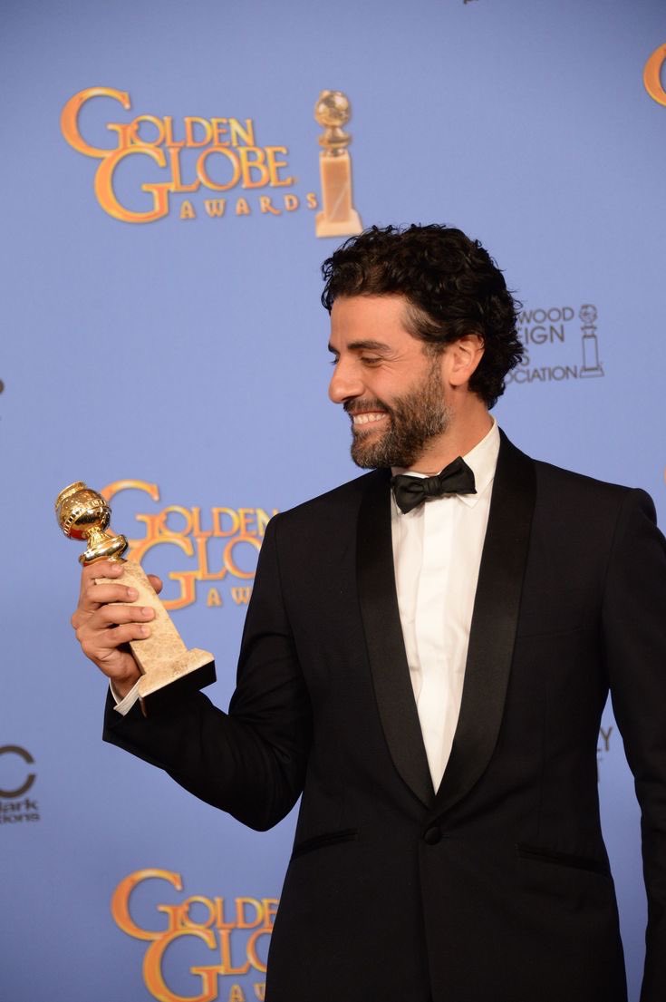 oscarsunrises's tweet photo. when we get a picture of him holding his emmy 🥹 https://t.co/JVugWW44Ut