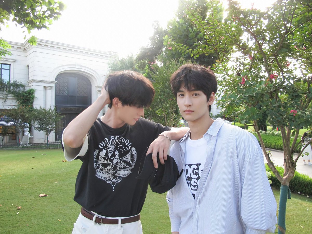 yourcpisfake's tweet photo. Junjie is already promoting his new cp ship himself so what's even the point of shipping #GuangJie anymore? #TheSpirealm On one hand he's creating a new ship, on the other he's still milking cpfs for all they're worth. https://t.co/hUi0l1TDpo