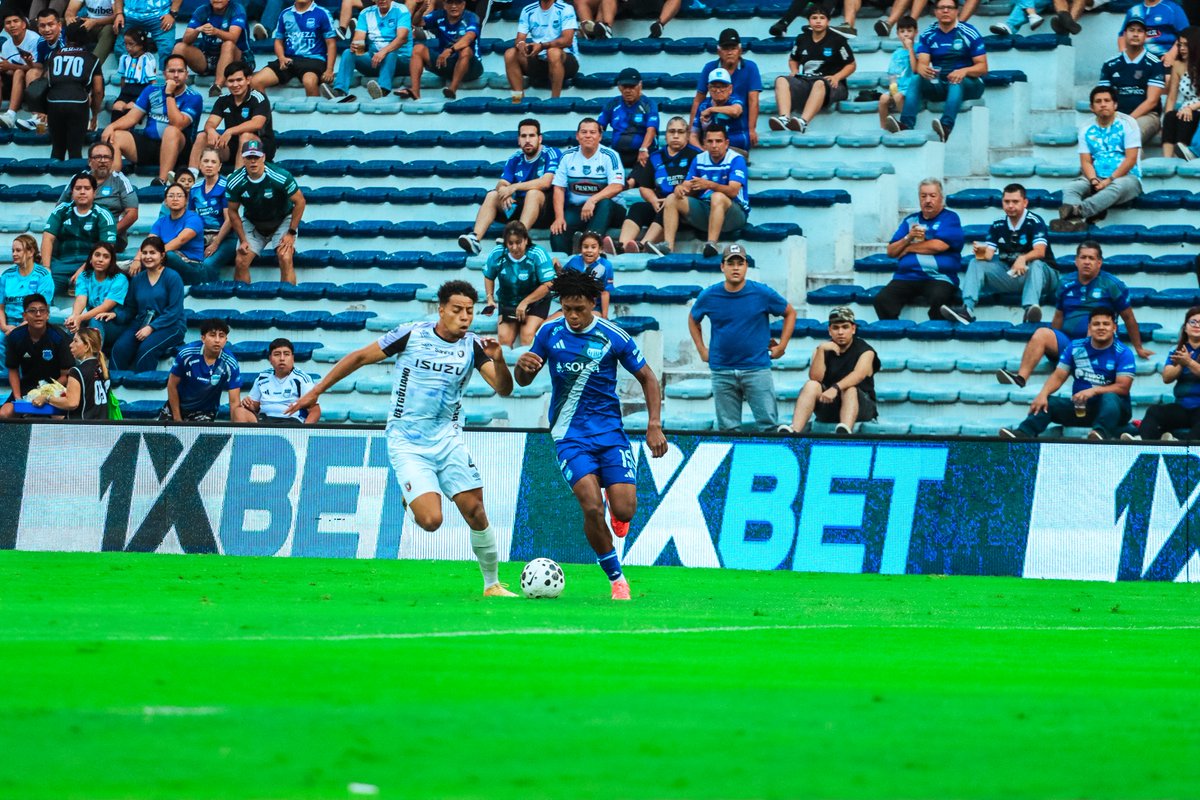 CSEmelec's tweet photo. ⌚️ 15’ | 1T
💙⚡ Se disputan los primeros minutos del encuentro.
#CSExLFC 1-0
#LigaEcuabetConectadaPorXtrim https://t.co/oH5RXLIqpy