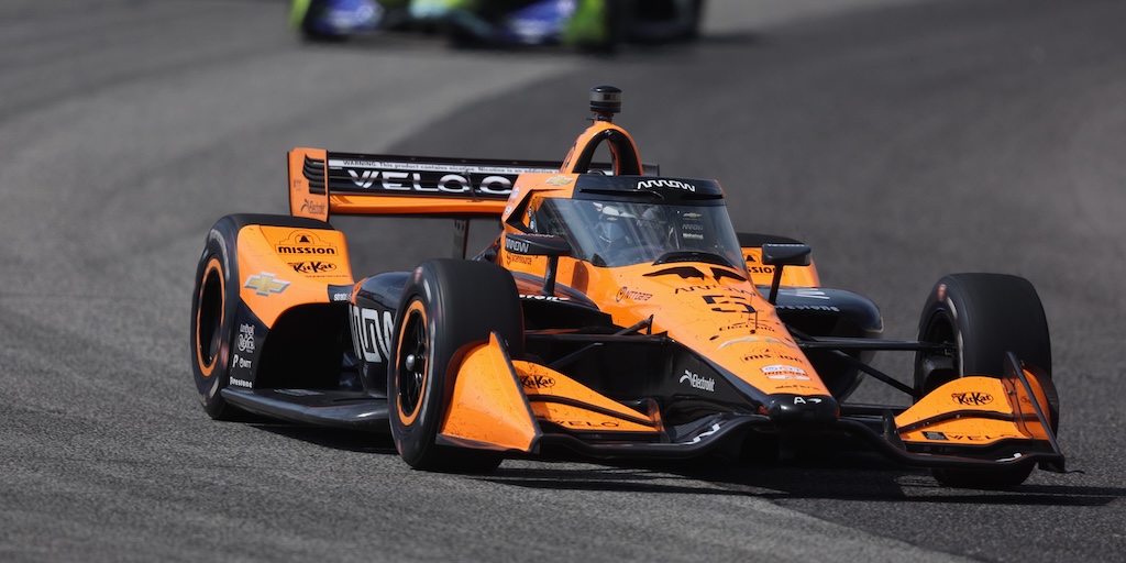 indycaraldiaweb's tweet photo. COMPLETÓ LA BARRIDA.

@PatricioOWard ganó la que oficialmente es la Carrera 1 de la #IndyCar en @TheMKEMile https://t.co/kEQ4irAUhq