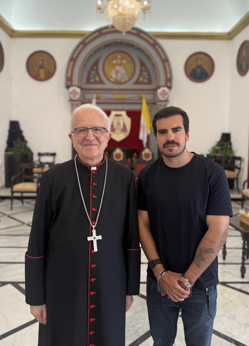 OrlvndoA's tweet photo. El Patriarcado Latino de Jerusalén tiene un reto como ninguna otra jurisdicción católica en el mundo.

Tengo enormes diferencias con las opiniones que de allí salen, pero le reconozco la valentía de asumir el resguardo de los católicos en uno de los terrenos más riesgosos y volátiles del mundo.

En ese sentido, fue un placer el intercambio con su eminencia el obispo auxiliar de Jerusalén, William Shomali.