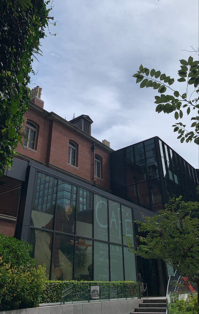 haru003003's tweet photo. 8.30 三菱一号館美術館 町田所蔵の作品にも幾つも対面できた。小さい頃怖かったロートレックも今なら、こんなポスターが街に並ぶの素敵だなと思う。新作が掲げられる度にざわつく街を想像したりしてワクワクした。フィルムの中の人達は、当たり前だけどポスターそのもの！楽しい展示だった https://t.co/ec5UiSUNoG