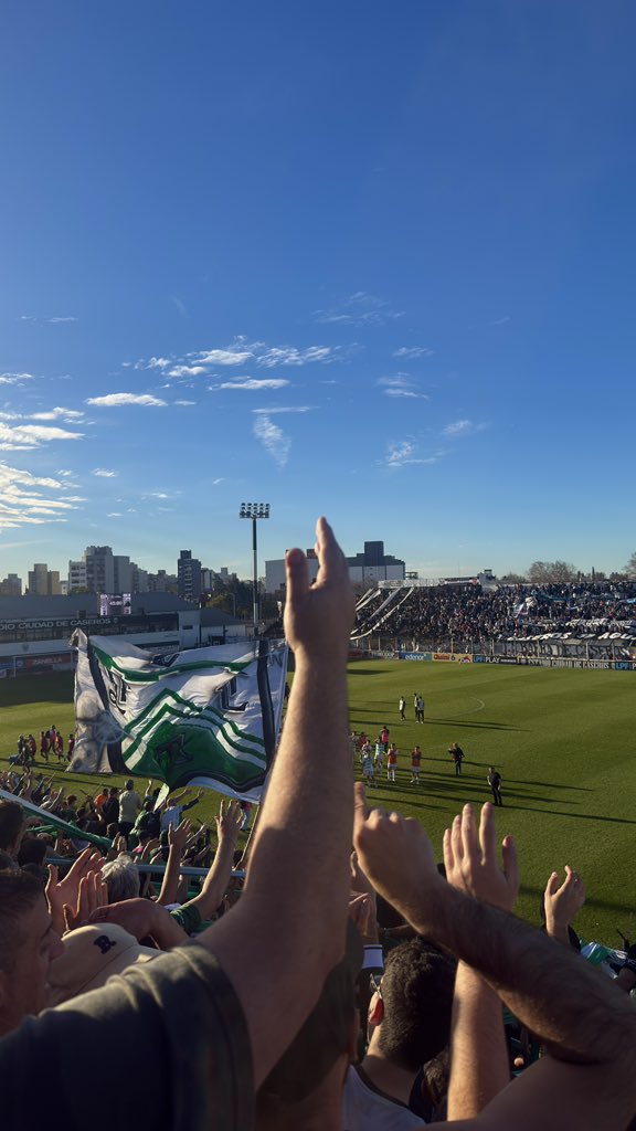 SangreVerde02's tweet photo. No importa en que cancha juguemos 💚🤍 https://t.co/XbmVPd5QQS